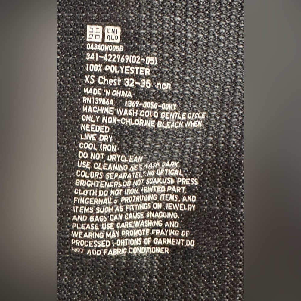 🖤Uniqlo Men’s Colorblock Crew Neck T-Shirt - Gray and Black, Size XS🖤 - Picture 7 of 8